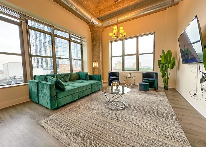 Spacious 3br Corner With Optional Parking And Gym Access Near Mccormick Place, Grant Park And Soldier Field * Chicago