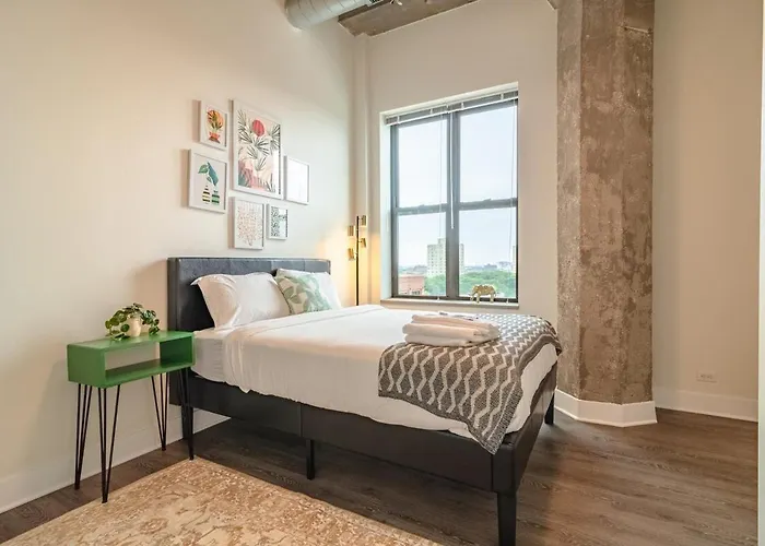 Spacious 3br Corner With Optional Parking And Gym Access Near Mccormick Place, Grant Park And Soldier Field Apartamento