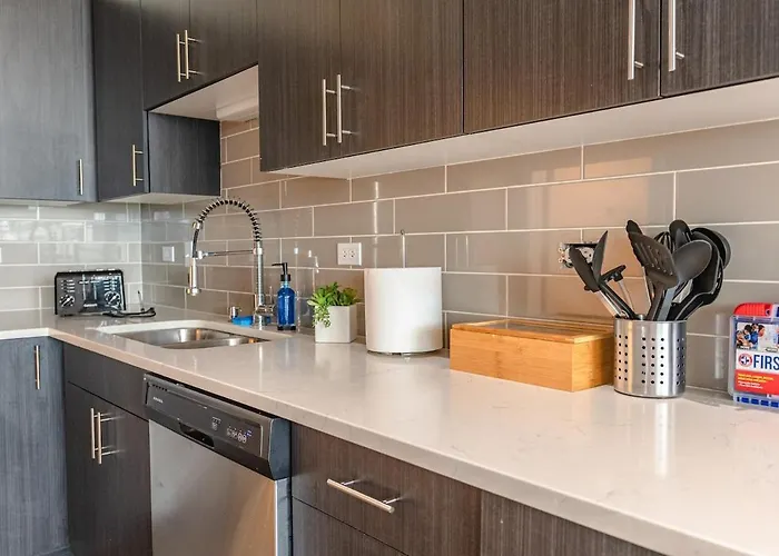 Spacious 3br Corner With Optional Parking And Gym Access Near Mccormick Place, Grant Park And Soldier Field * Chicago