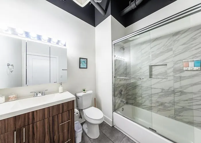 Apartamento Spacious 3br Corner With Optional Parking And Gym Access Near Mccormick Place, Grant Park And Soldier Field